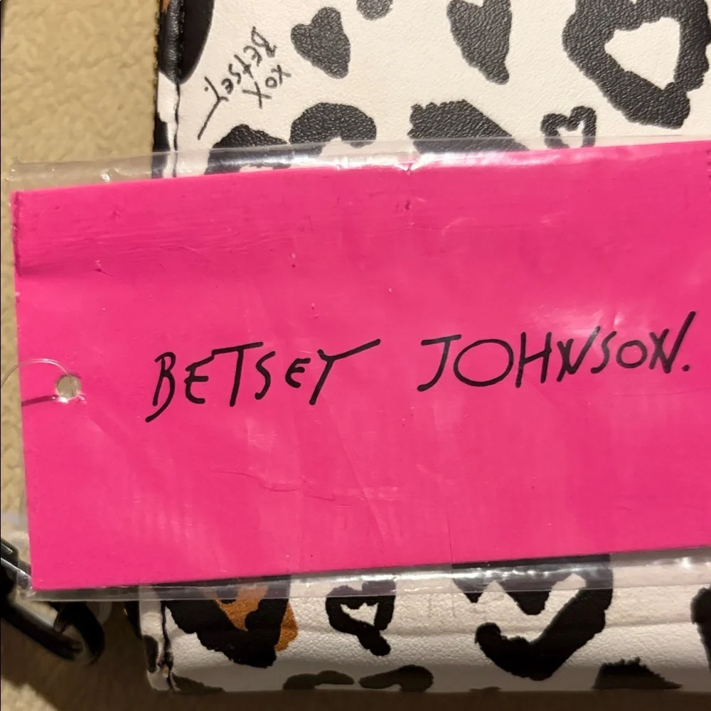 Betsey Johnson Black and Brown Heart Print Wallet NWT. No Callouts - Picture 2 of 6
